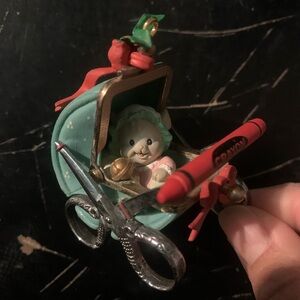 1992 Enesco Treasury Ornament “Cozy Christmas Carriage” This N That First Series